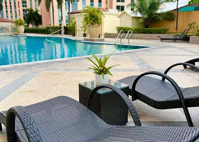 Venice Luxe Comfort, Pool , Sauna ,65-inch Netflix For 3 Guests Only *
